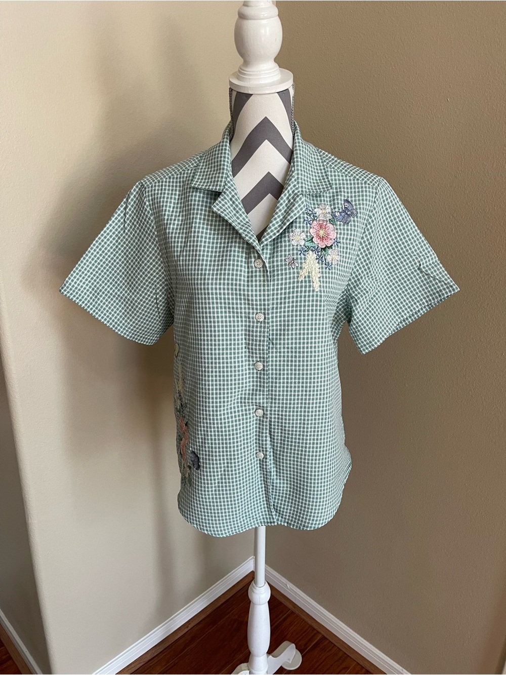Bon Worth Mint Gingham Button-Front Shirt with Floral Embroidery - Size: L